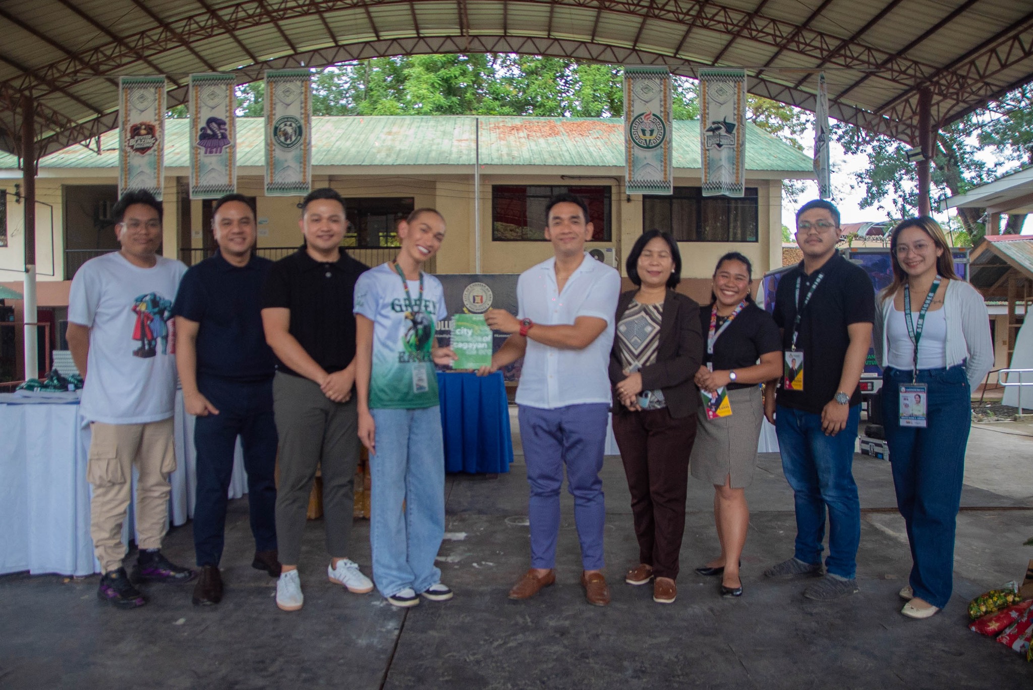 OroNexusInfo | Distribution of Student IDs and Handbooks - Image 1